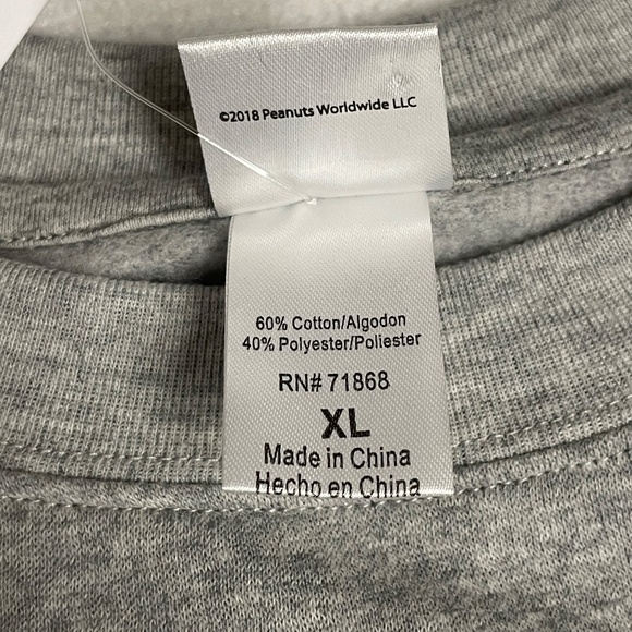 Charlie Brown Snoopy Christmas Sweatshirt, Gray Crop Top, Junior XL, New - Picture 5 of 7